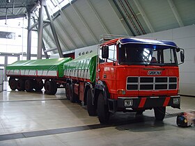 Fiat 180 camion 280px-Retro_Classics_Stuttgart_2010_-_Fiat_Lastzug_mit_8_Achsen