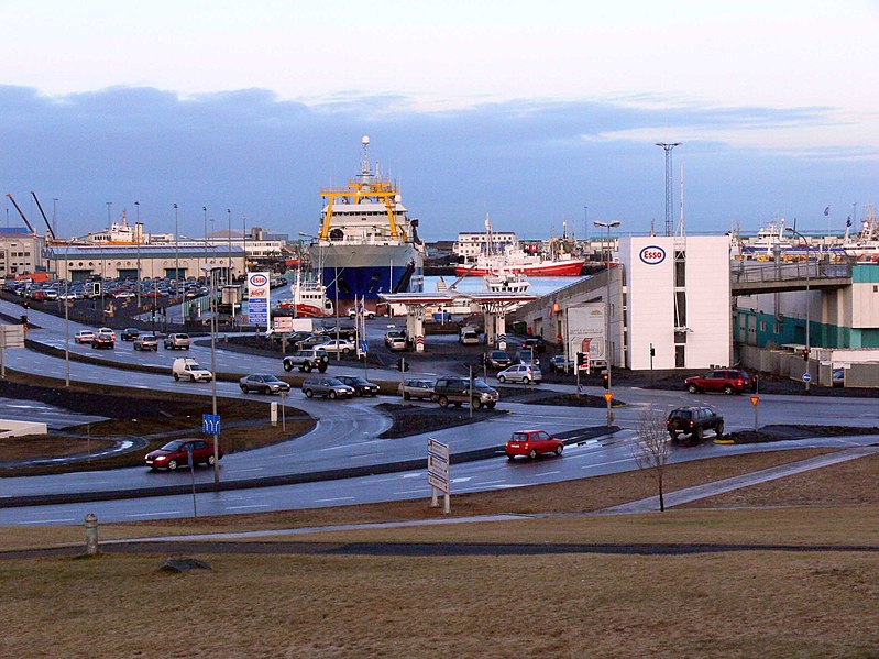 File:Reykjavík Harbour02.jpg
