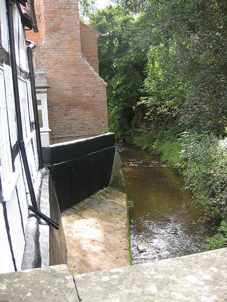 File:River Leadon, Bosbury - geograph.org.uk - 1451566.jpg