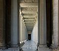 Rom, Sankt Paul vor den Mauern, Vorhalle, Säulenreihe 1.jpg