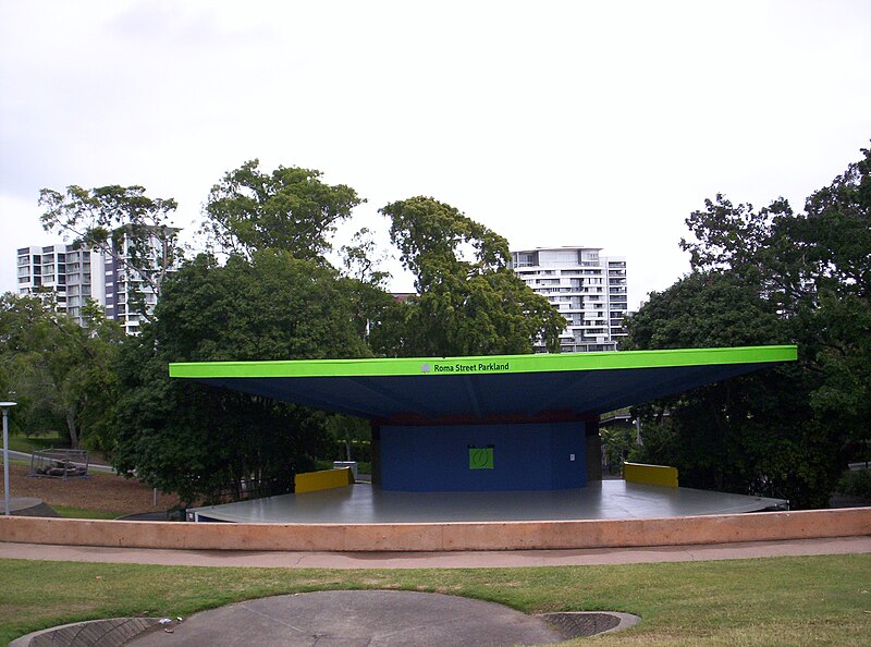 File:Roma-Street-Parkland Amphitheatre-2009.jpg