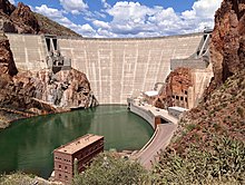 Roosevelt Dam von stromabwärts gesehen