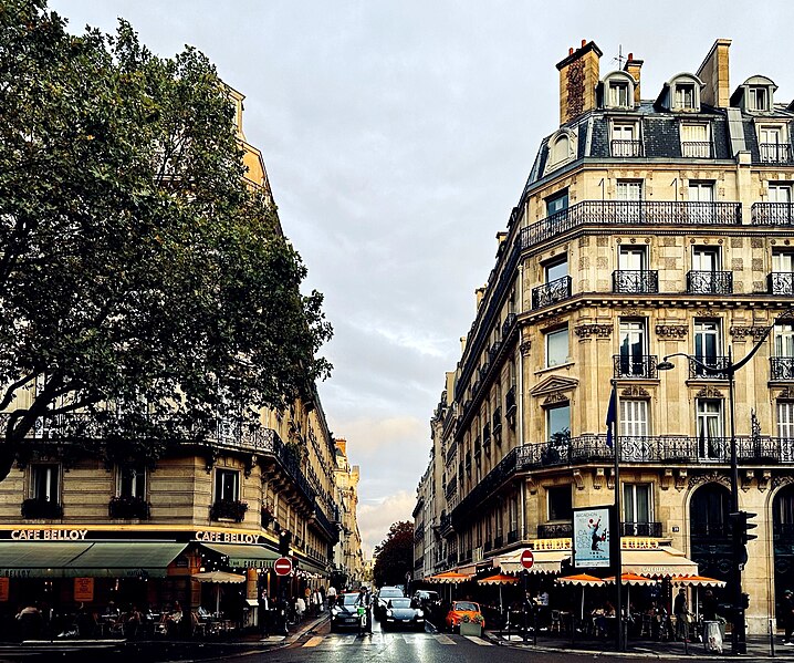 File:Rue de Belloy viewed from Avenue Kléber.jpg