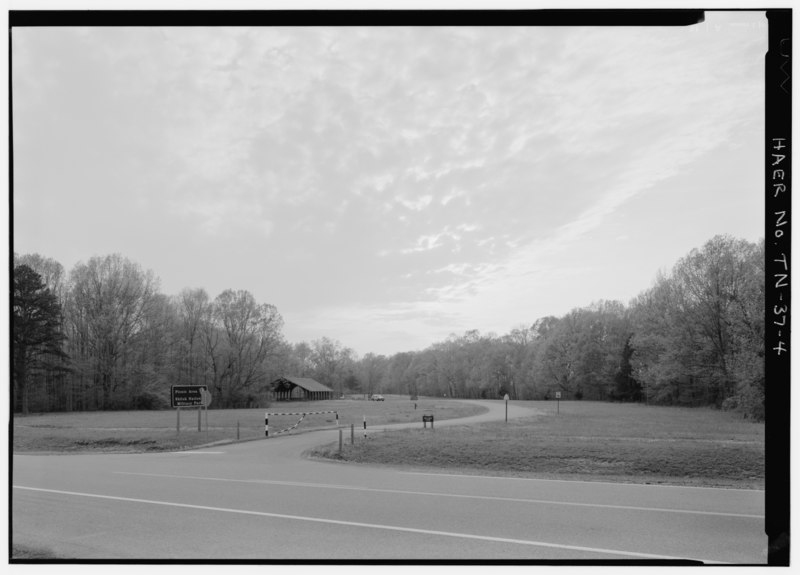 File:SOWELL FIELD PICNIC AREA ON WEST SIDE OF HIGHWAY 22. VIEW W. - Shiloh National Military Park Tour Roads, Shiloh, Hardin County, TN HAER TENN,36-SHI.V,1-4.tif