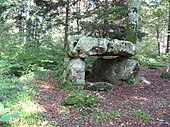 Сен-Морис-о-Риш-Хомм - dolmen de Lancy.jpg