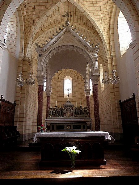 File:Saint-Senoux (35) Église Intérieur 04.JPG