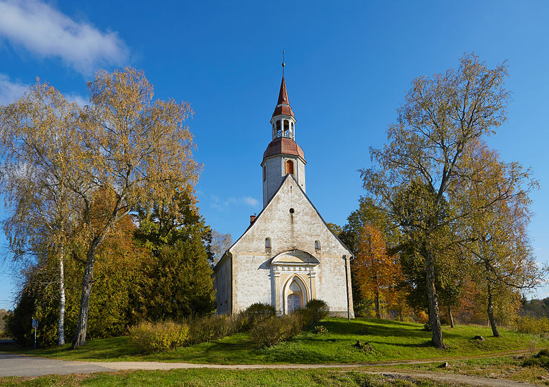 File:Sangaste kirik 2014-1.jpg