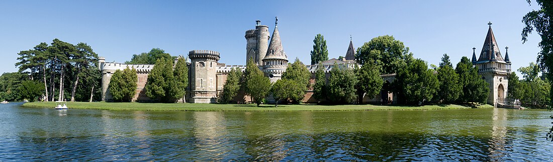 File:Schloss Laxenburg Franzensburg 2.jpg