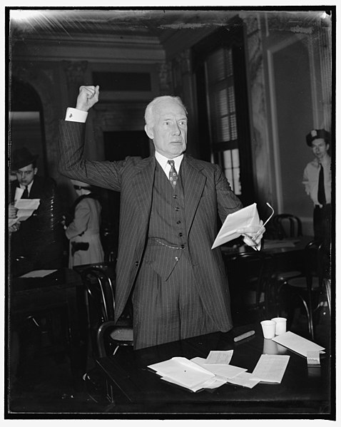 File:Senate lobby committee again refuffed. Washington, D.C., April 20. Efforts of the Senate Lobby Committee to obtain records of the National Committee to uphold Constitutional Government hit LCCN2016873425.jpg