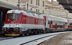 Příměstská souprava s lokomotivou 381.002-5 na bratislavském hlavním nádraží při slavnostním předávání 13. prosince 2012