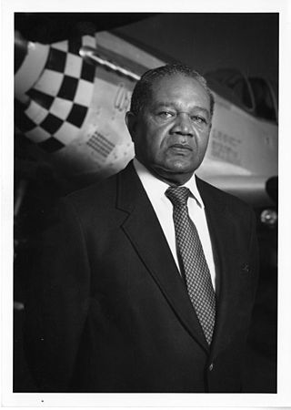 <span class="mw-page-title-main">Louis Purnell</span> Museum curator and Tuskegee Airman (1920–2001)