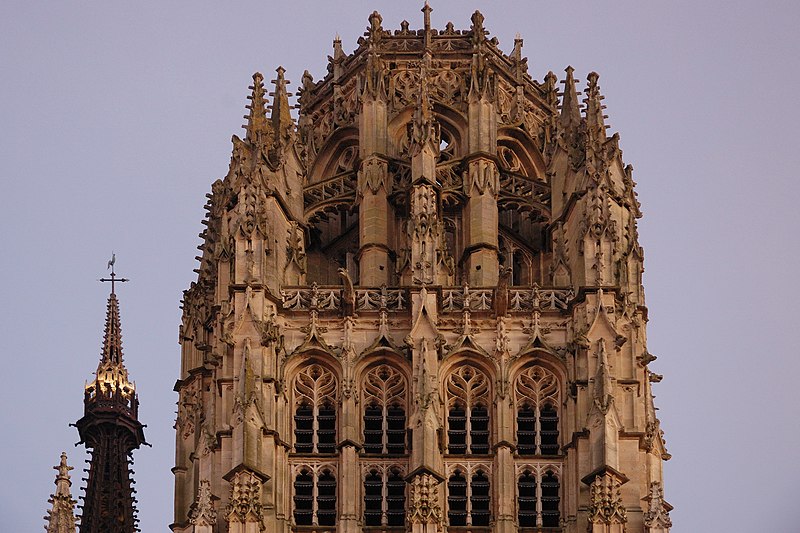 File:Sommet de la tour de Beurre de la cathédrale de Rouen.jpg