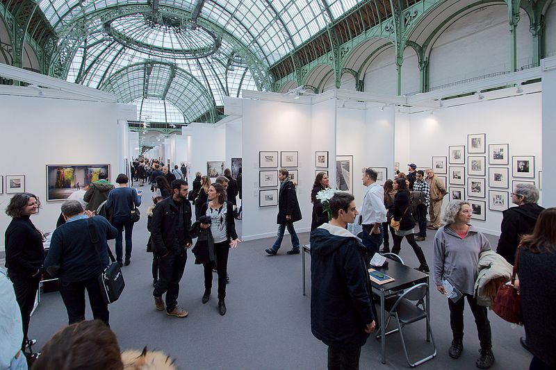 File:Stands de Parrotta et d’Artef, Paris Photo 2016.jpg