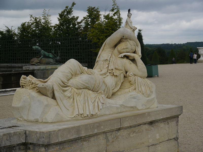 File:Statue - Ariane Endormie - (1684-1686) - MR 2104 - Corneille Van Cleve - (1646-1732) - Fontaine du Point du Jour - Versailles - P1180494.jpg