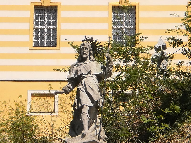 File:Stift Melk Heiligenstatue.JPG