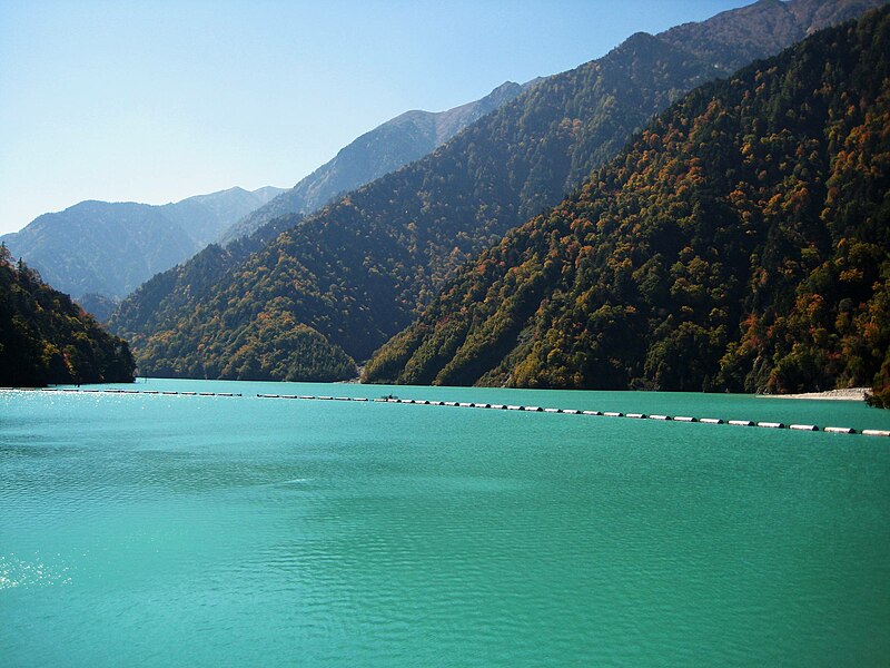 ファイル:Takase Dam lake.jpg
