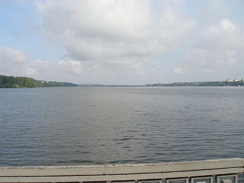 File:Ternopil Lake2.jpg