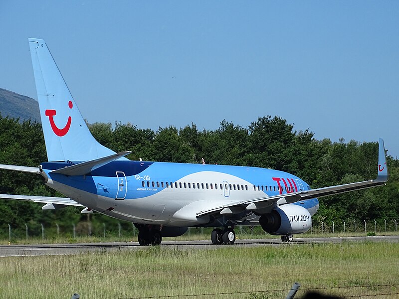 File:Tivat TUI Airlines Boeing 737 OO-JAO 02.jpg