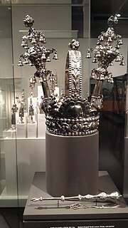 Miniatuur voor Bestand:Torah crown and Pointer-Israel museum.jpg