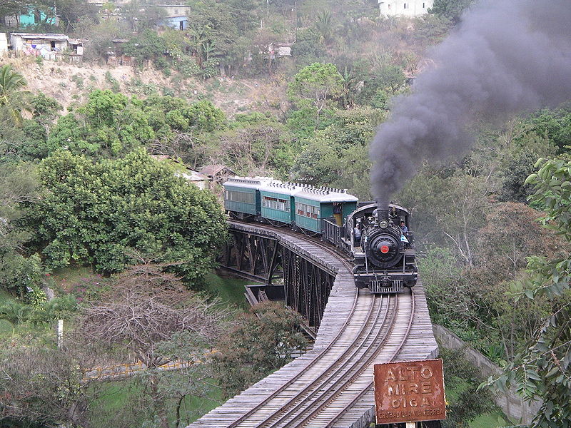 File:Tourist train at Alto Mire Olga.JPG