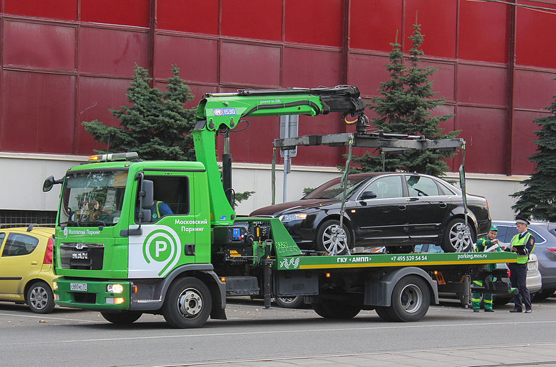 File:Tow truck in Moscow 01.jpg