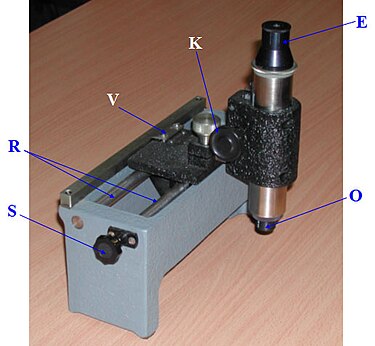 A traveling microscope. E--eyepiece, O--objective, K--knob for focusing, V--vernier, R--rails, S--screw for fine position adjustment. Traveling microscope.jpg