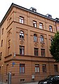 Tulbeckstraße 7; Mietshaus, Neurenaissance mit Elementen des Maximilianstils, reich gegliedert, mit Stuckrosetten, 1884 von Karl Albert, 1896 aufgestockt. This is a picture of the Bavarian Baudenkmal (cultural heritage monument) with the ID D-1-62-000-7029 (Wikidata)