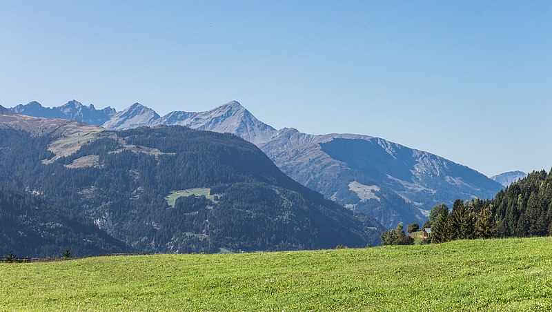 File:Uitzicht vanaf Kapelle St. Jakob-Caplutta Sogn Giacun richting Dardin. (d.j.b.) 04.jpg