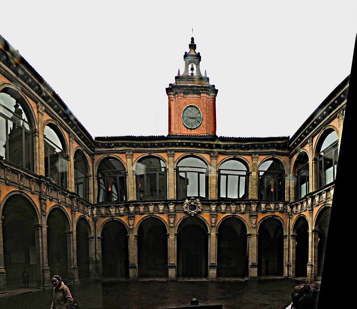 University of bologna. Болонский университет (Италия, Болонья). Болонский университет Италия 1088. Средневековый университет в Болонье. Университет в Болонье в средние века.