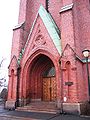 Uranienborg kyrkje, hovudinngangen Foto: Bjørn Erik Pedersen, 2005