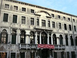 Venise 2009 - Palazzo Zenobio degli Armeni, façade - Photo de Paolo Steffan.jpg