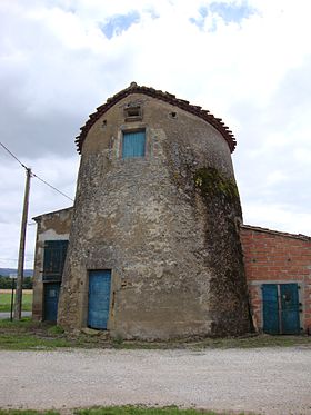 Viviers-lès-Montagnes (Tarn, Fr) vieux moulin à vent.JPG