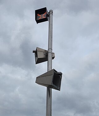 <span class="mw-page-title-main">Wayside horn</span> Audible signal used at level crossings