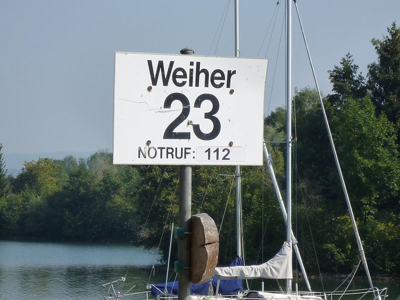 File:Weiher Nr. 23 in Parkstetten, Unterharthof.jpg