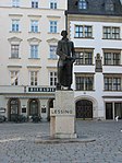 Staty av Lessing på Judenplatz i Wien.