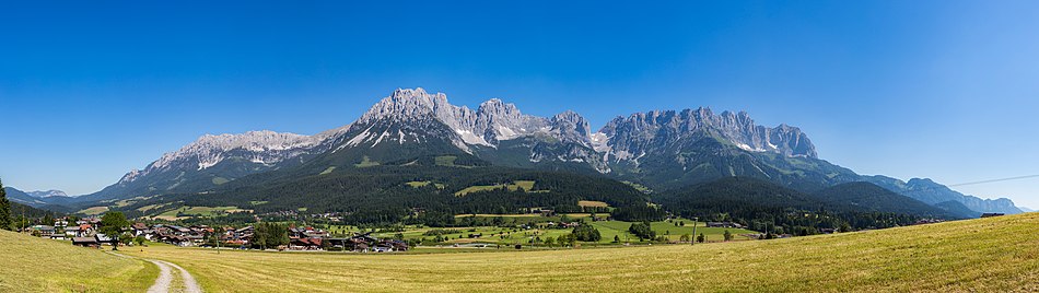 A Kaiser-hegység (Kaiser Birge) és Ellmau Tirol tartomány ÉK-i részén