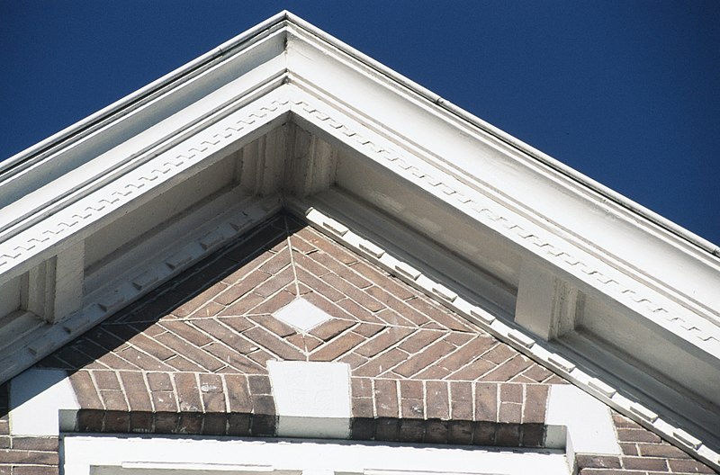 File:Woning detail puntgevel Tussen ongeveer de jaren 1960 en 1990 heeft de Afdeling Monumentenzorg van d - RAA-DMGA-01104 - RAA Elsinga.jpg