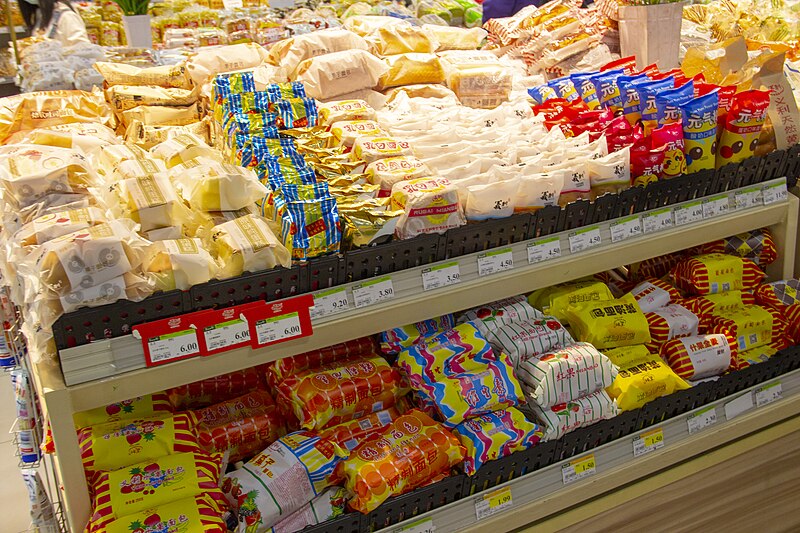 File:Yi Li bread on a shelf 01.jpg