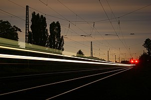 Un train de nuit en Allemagne. (définition réelle 3 888 × 2 592)