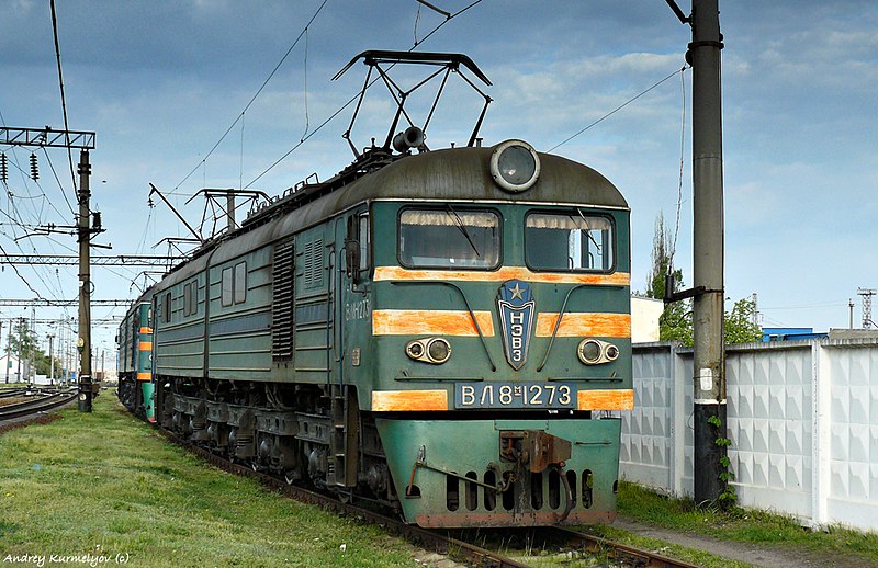 File:ВЛ8-1273, Украина, Днепропетровская область, станция Пятихатки (Trainpix 38022).jpg