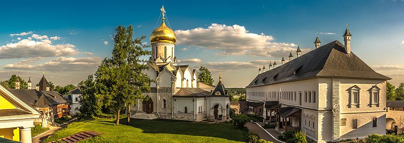 File:Вид на Собор Рождества Богородицы,слева Царицыны Палаты, справа Дворец Алексея Михайловича.jpg