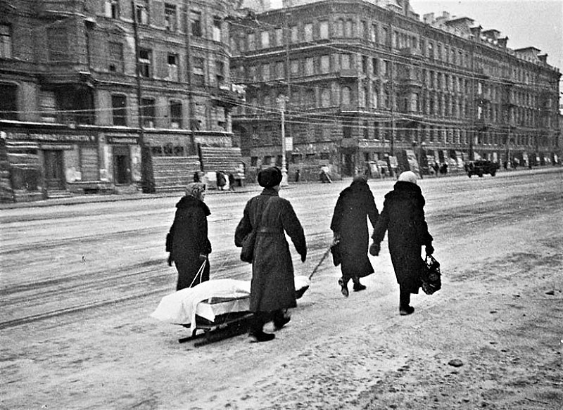 File:Ленинград блокадный. Траурная процессия на Невском.jpg