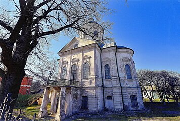 Iglesia de Iván el Teólogo, Nizhyn (1757), arquitecto Ivan Hryhorovych-Barsky. Hay una transición notable del Barroco al Clasicismo