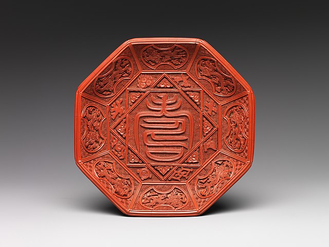 Lacquer dish with Chinese character for longevity, mid 16th century
