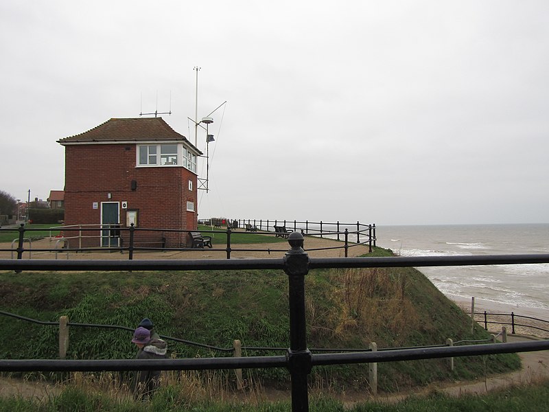 File:-2019-01-05 View from the Green dedicated bench, Beach Road, Mundesley.JPG