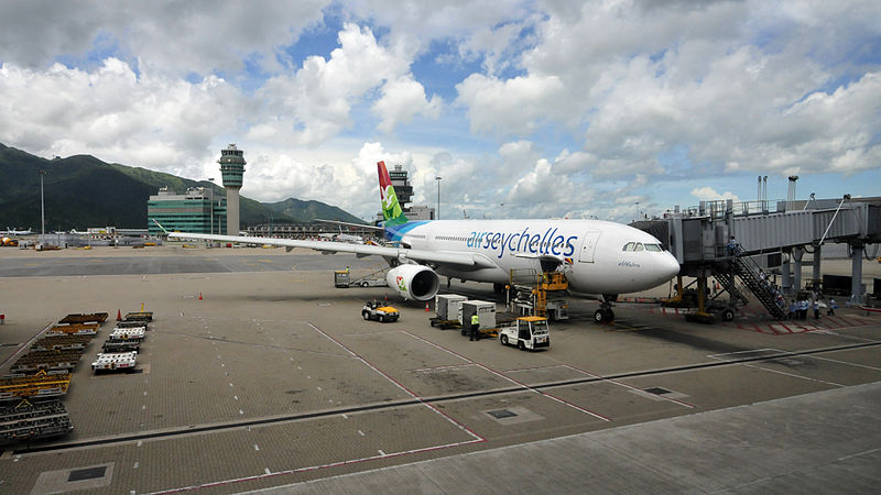 File:13-08-07-hongkong-airport-03.jpg