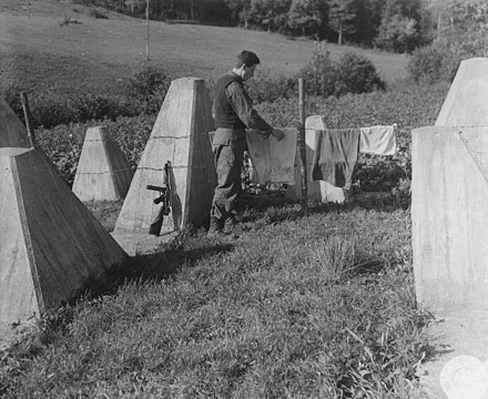 Линия зигфрида. Линия Зигфрида 1944. Линия Зигфрида вторая мировая война. Линия Зигфрида 1 мировая война. Линия Зигфрида надолбы.