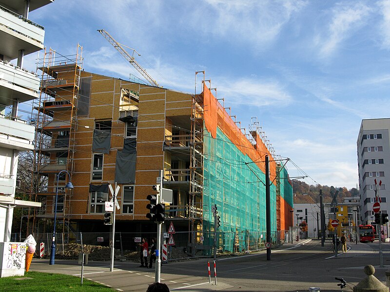 File:2012-11-17 Bau der Gebäude Paula-Modersohn-Platz 5-9 (von hinten nach vorne) in Freiburg-Vauban.jpg