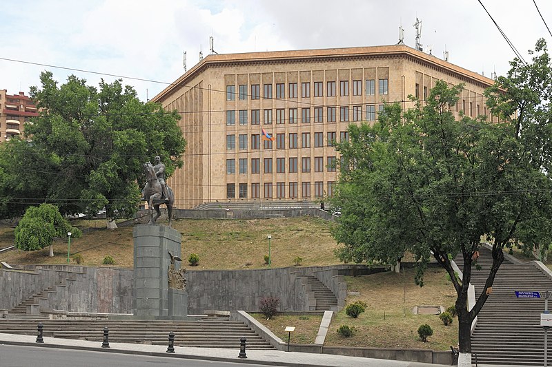 File:2014 Erywań, Uniwersytet Amerykański w Armenii.jpg
