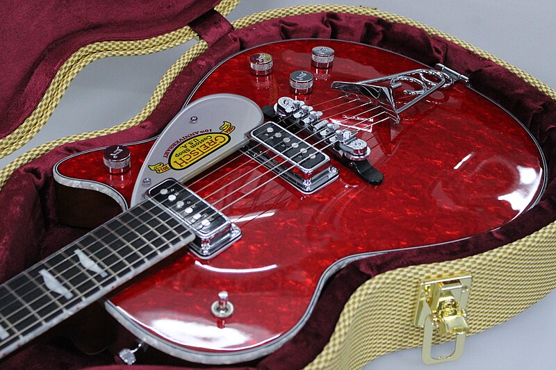 File:2014 Gretsch Custom Shop 10th Anniversary Duo Jet NOS - body viewed from upper left angled (2014-04-01 09.26.09 by Peter VanLane).jpg